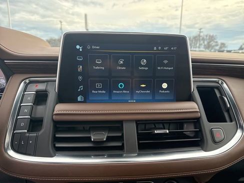 Used 2024 Chevrolet Suburban High Country w/ Advanced Technology Package image 25