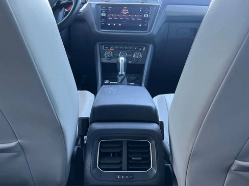 Used 2018 Volkswagen Tiguan SEL w/ 3rd Row Seat Package AWD/4WD image 40