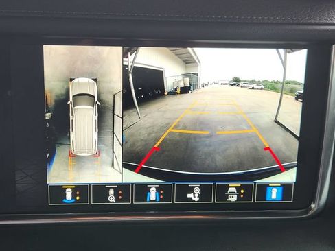 Used 2023 GMC Yukon Denali AWD/4WD image 16