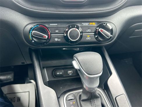 Used 2022 Kia Soul LX image 23