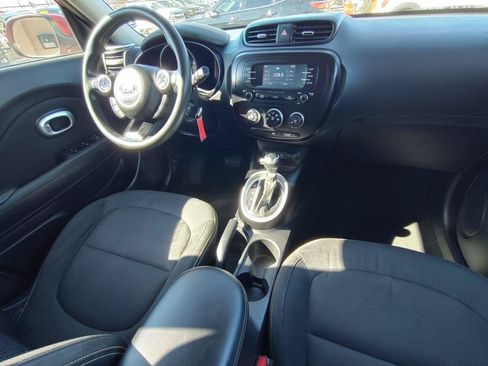 Used 2016 Kia Soul + FWD image 32