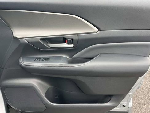 Used 2025 Toyota Grand Highlander FWD image 28