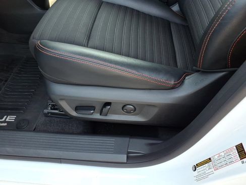 Certified 2025 Nissan Rogue SV AWD/4WD image 5