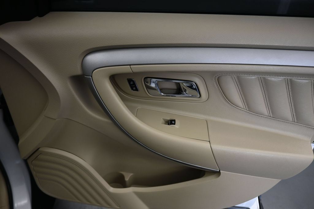 Used 2018 Ford Taurus SEL FWD image 37
