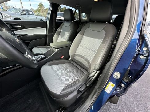 Certified 2024 Chevrolet Trax LT w/ LT Convenience Package image 18