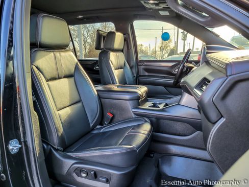 Used 2021 Chevrolet Suburban RST w/ Luxury Package image 39