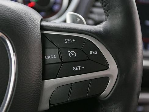 Used 2015 Dodge Challenger R/T Plus image 35