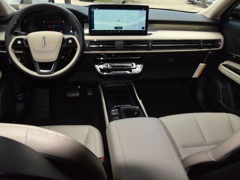 New 2026 Lincoln Corsair Premiere FWD image 16
