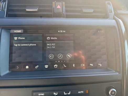 Used 2020 Land Rover Discovery SE image 17