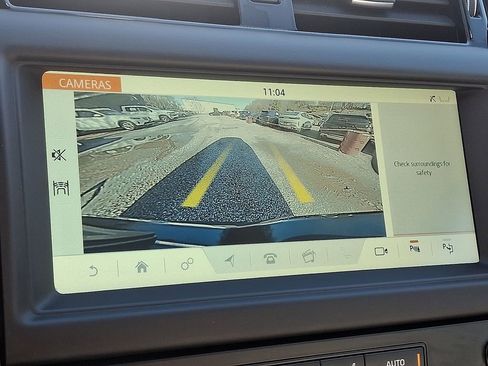 Used 2019 Land Rover Discovery SE image 18