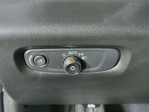 Used 2023 Chevrolet Traverse LT FWD image 18