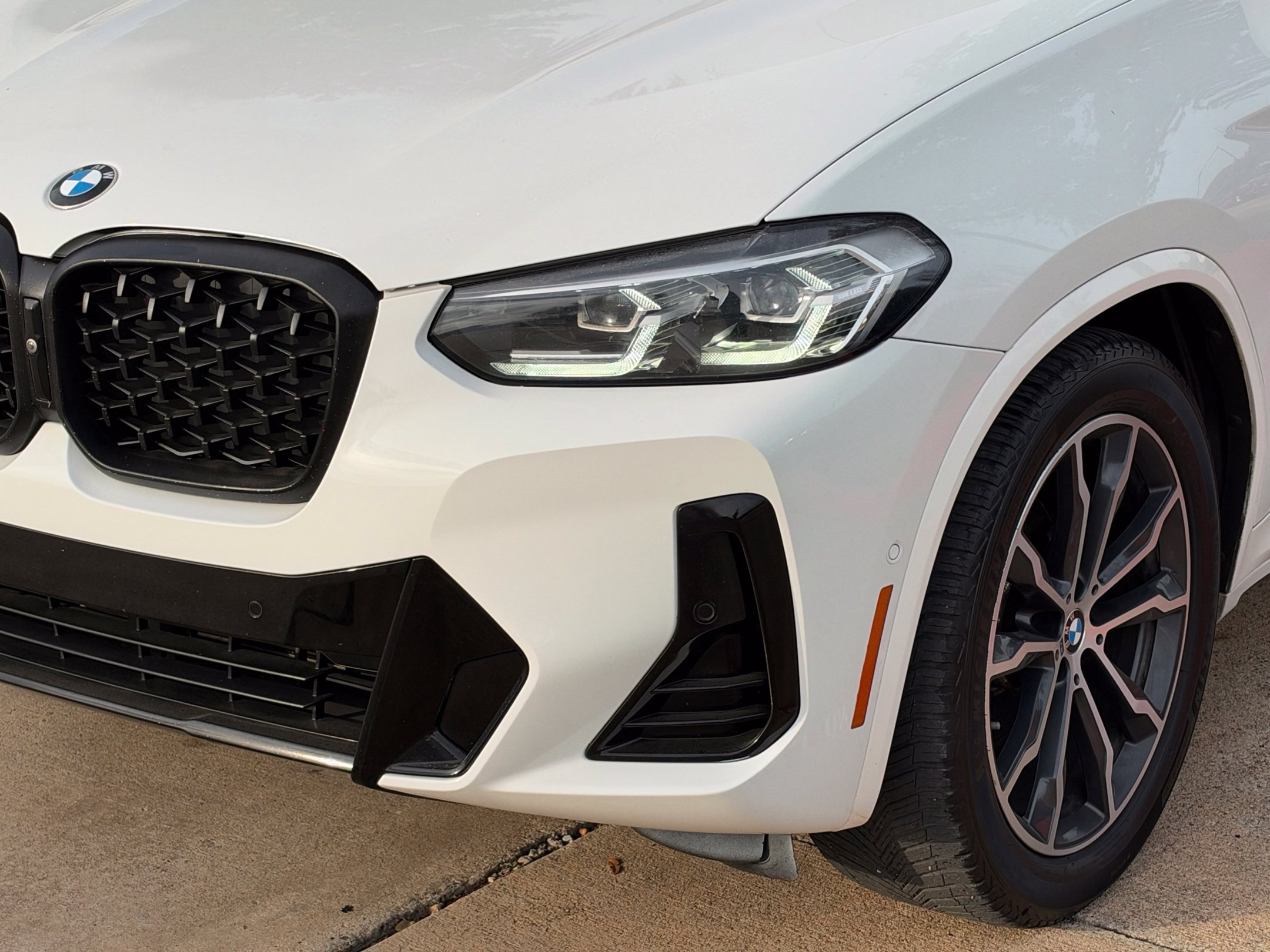 Used 2022 BMW X4 xDrive30i w/ M Sport Package 2 AWD/4WD image 14