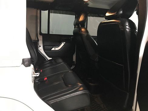 Used 2014 Jeep Wrangler Unlimited Sahara image 19