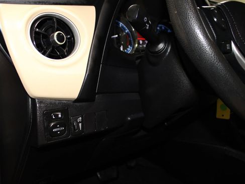 Used 2019 Toyota Corolla LE FWD image 20