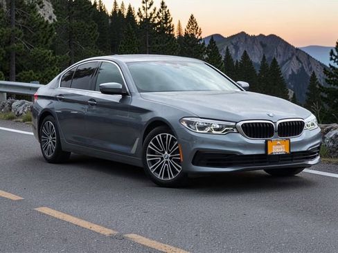 Used 2020 BMW 540i w/ Executive Package image 2