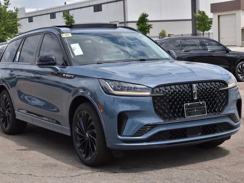 New 2026 Lincoln Aviator Reserve w/ Jet Appearance Package RWD image 3