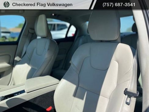 Used 2020 Volvo S60 T5 Momentum FWD image 20