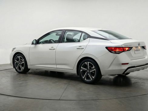 Used 2025 Nissan Sentra SV image 5