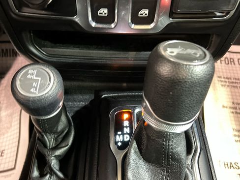 Used 2019 Jeep Wrangler Sport AWD/4WD image 5