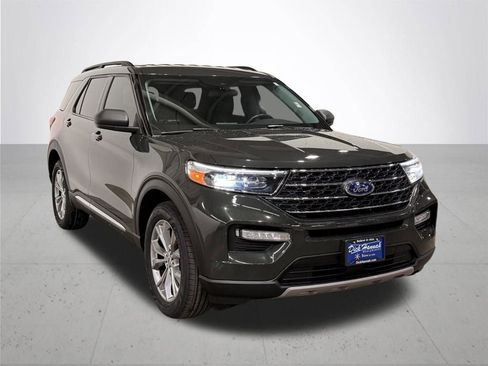 Certified 2022 Ford Explorer XLT w/ Equipment Group 202A image 9