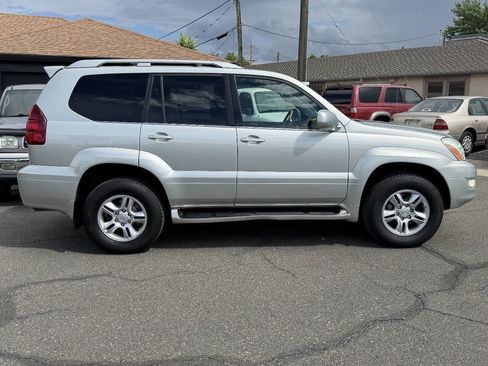 Used 2004 Lexus GX 470 w/ Preferred Accessory Pkg AWD/4WD image 25