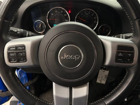 Used 2014 Jeep Wrangler Freedom Edition image 13