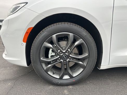 New 2026 Chrysler Pacifica Select image 19