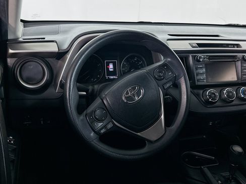 Used 2018 Toyota RAV4 LE image 18