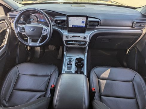 Used 2021 Ford Explorer XLT w/ Equipment Group 202A image 15