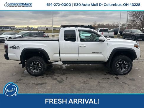 Used 2020 Toyota Tacoma TRD Sport image 3