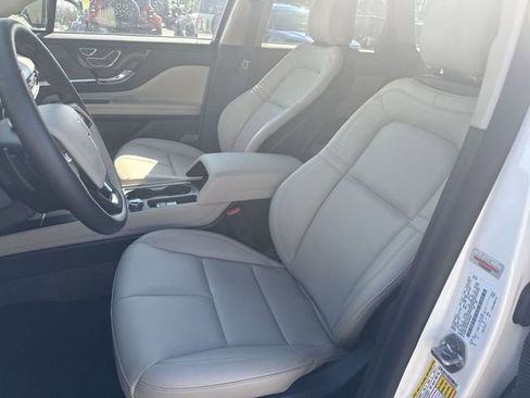 Used 2025 Lincoln Corsair Premiere image 15