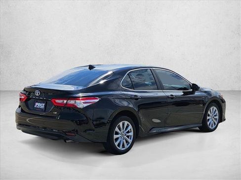 Used 2020 Toyota Camry LE FWD image 5