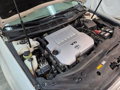 Used 2010 Toyota Avalon XLS image 7