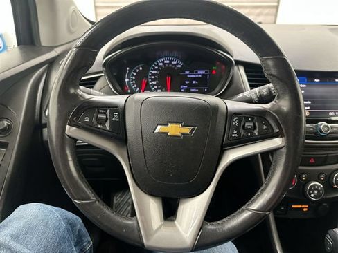 Used 2020 Chevrolet Trax LT w/ LT Convenience Package FWD image 12