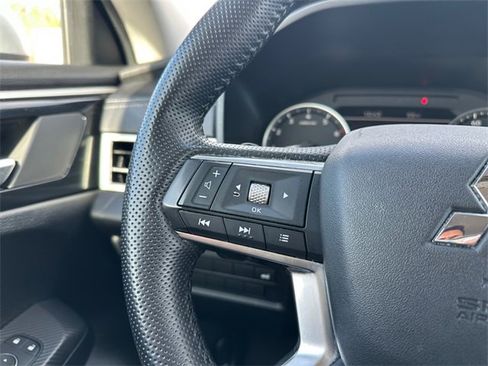 Used 2024 Mitsubishi Outlander SE image 24