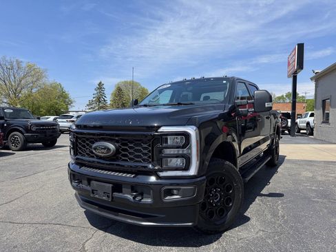 Used 2025 Ford F350 XLT w/ Black Appearance Package AWD/4WD image 2