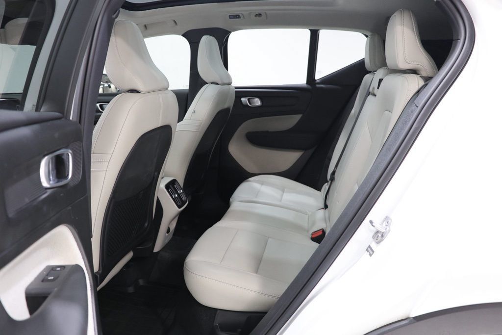 Used 2019 Volvo XC40 T5 Inscription AWD/4WD image 32