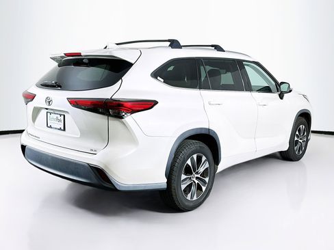 Used 2020 Toyota Highlander XLE FWD image 9