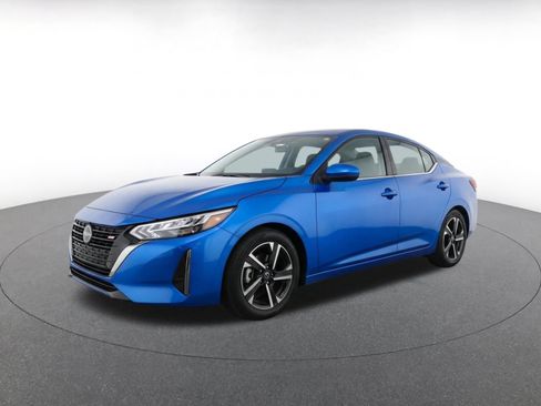 Used 2025 Nissan Sentra SV FWD image 3