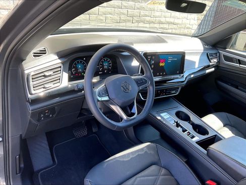 Certified 2024 Volkswagen Atlas Cross Sport SE FWD image 14