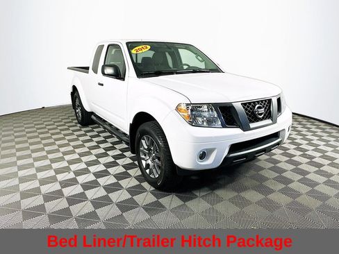 Used 2012 Nissan Frontier SV w/ Sport Appearance Pkg AWD/4WD image 4