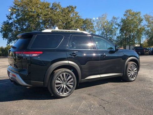 Used 2023 Nissan Pathfinder SL w/ SL Premium Package image 4