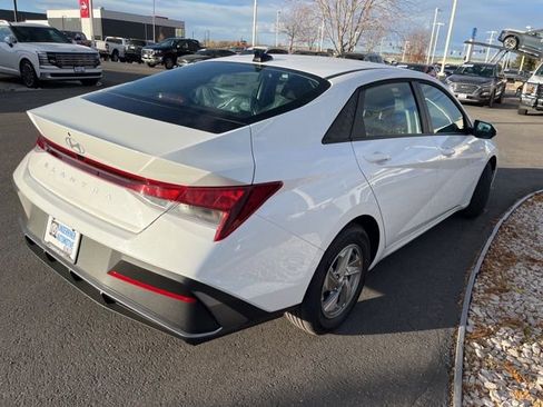 New 2026 Hyundai Elantra SE image 5
