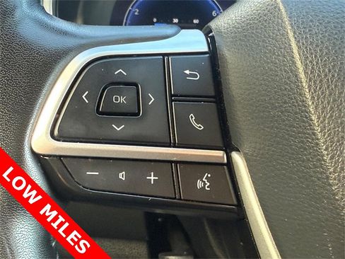 Used 2023 Toyota Highlander Limited image 17