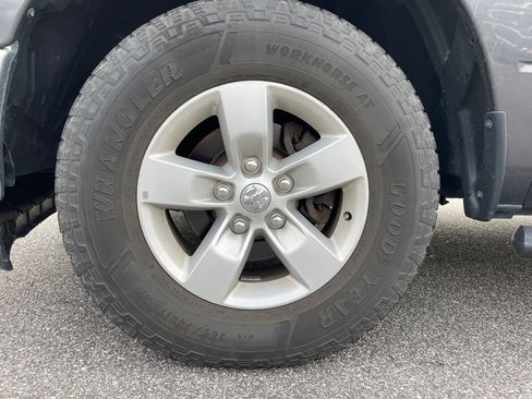 Used 2021 RAM 1500 Classic SLT image 8