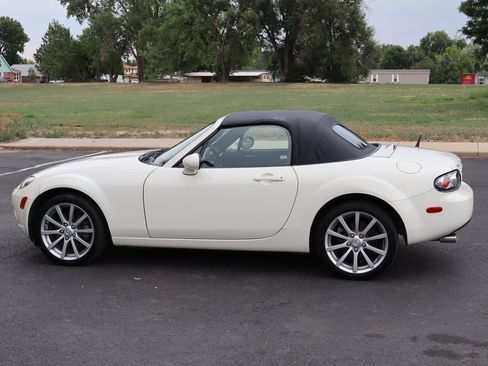 Used 2006 MAZDA MX-5 Miata Sport RWD image 8
