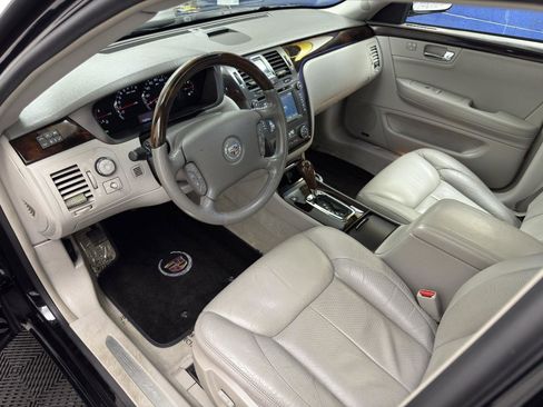 Used 2011 Cadillac DTS Premium image 17