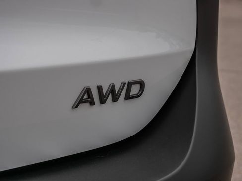 Used 2025 Nissan Kicks SV image 12