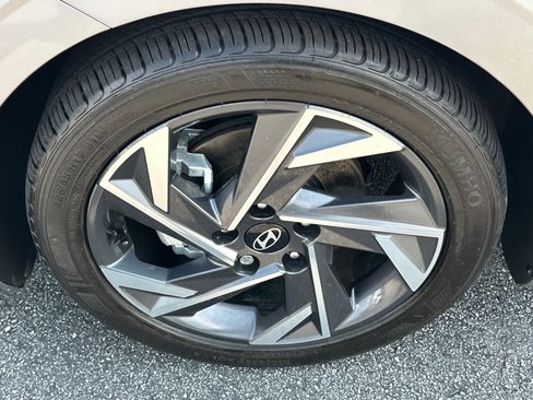 Used 2024 Hyundai Elantra SEL w/ Convenience Package FWD image 16