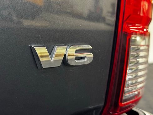 Used 2021 Toyota Tacoma SR AWD/4WD image 7